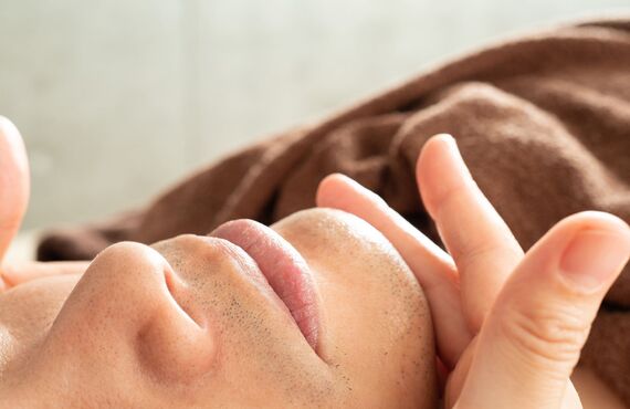板橋で濃い髭にお悩みの方にぴったりのメンズ脱毛サロンがございます